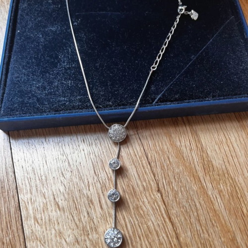 Swarovski pendant necklace like new