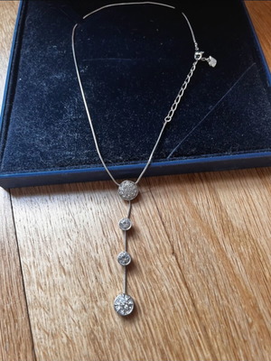 Swarovski pendant necklace like new