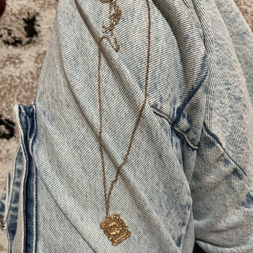 Necklace with rose like new, gold-colored