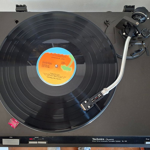 Technics SL-Q2 turntable used with quartz lock and genuine 207c cartridge