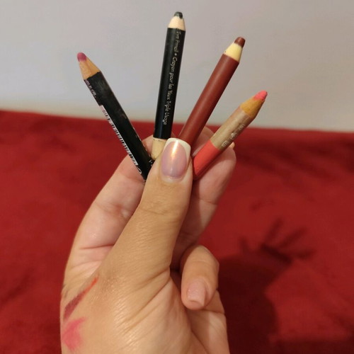 Makeup set used, 10 pieces