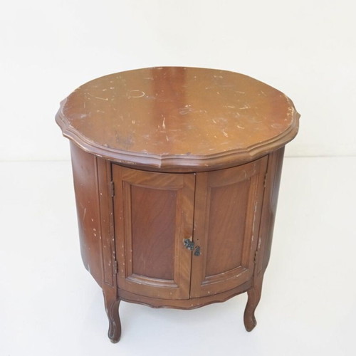 Vintage round wooden bar used with cabriole legs