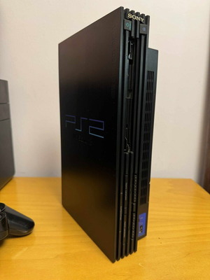 PlayStation 2 console used, does not read CD/DVD, missing covers