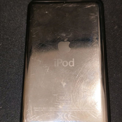 Apple iPod classic 5th gen 30Gb used with new battery