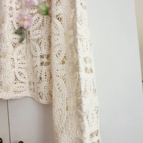 Cardigan new, 92% cotton, with handmade flowers, size L, white