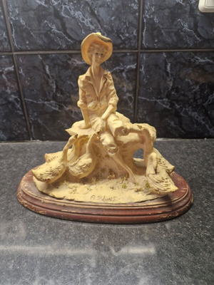 Ceramic decoration used on wooden base