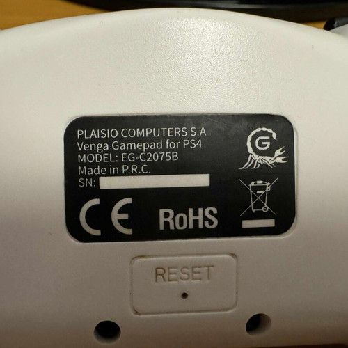 PS4 controller functional, missing R2 button, battery very good