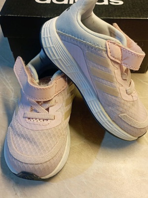 Adidas kids sports shoes for girls size 22 like new, pink
