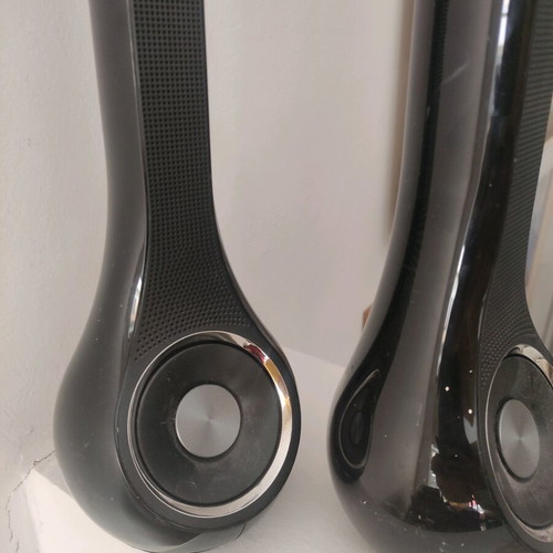 Samsung teardrop speakers used, front left and front right 3ohm with marks