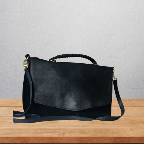 Kiomi black leather briefcase like new