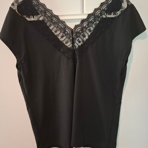 Shein black top with lace size L like new