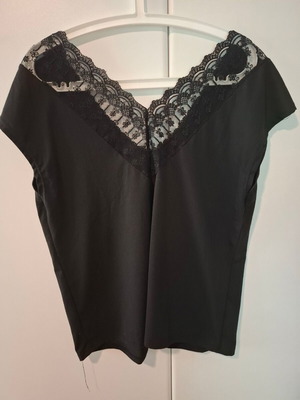 Shein black top with lace size L like new