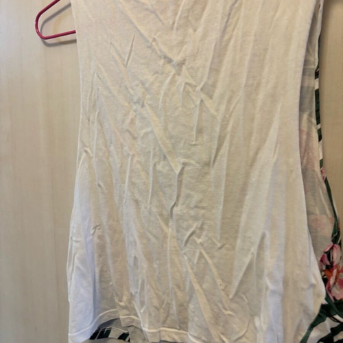 Sleeveless T-shirt used, white and pink, size L