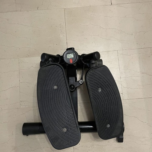Bodybuilding Club fitness stepper with screen and resistance bands