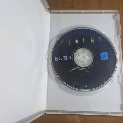 Alien 3 DVD like new, sci-fi and thriller with subtitles
