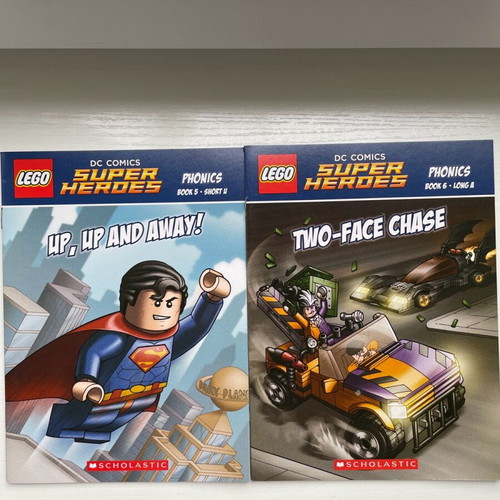 Lego DC Comics Super Heroes set mint condition with 10 comics and 2 books