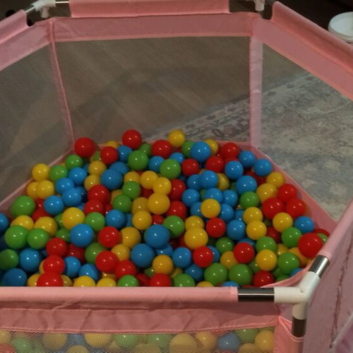 Playpen with balls like new, 500 balls, Φ110cm