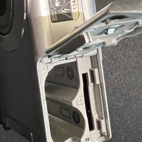 Sony DSC - S650 digital camera used, non-working for parts