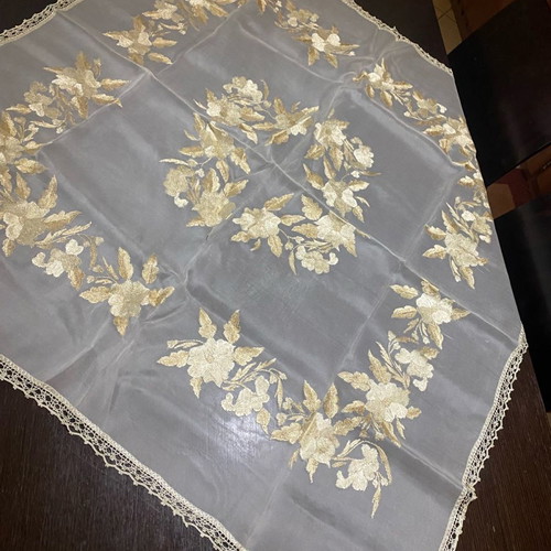 Set of tablecloths with silk threads, new, 2 large 107x107