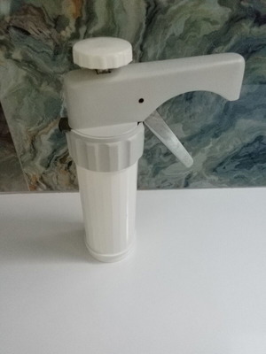 Dough former like new for pasta with accessories and instructions