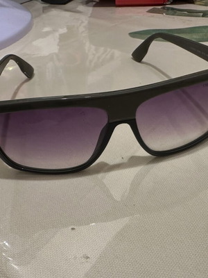 Emporio Armani sunglasses like new with black frame and purple gradient lenses