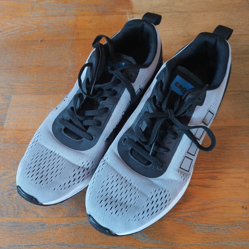 Men's athletic shoes used, size 44, black and gray