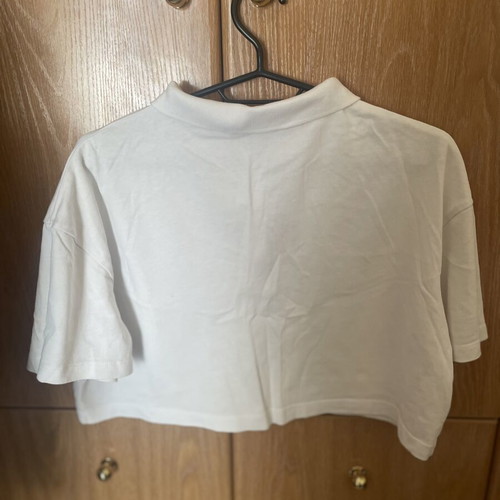 Zara crop top used, white with collar and wide fit