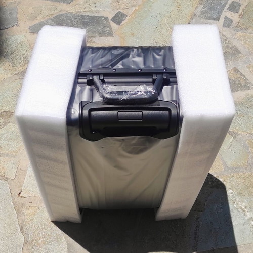 Riigid V2 20" Carry-On Suitcase new, black, removable wheels