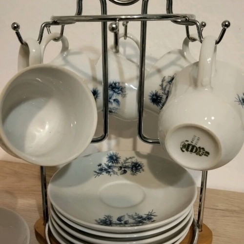 Coffee cups set of six with metal stand like new