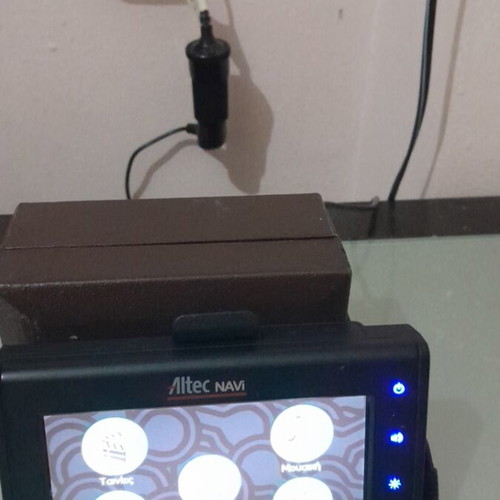 Altec Navi GPS like new, complete with car and home charger