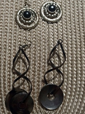 Metal hanging earrings like new, 2 pairs