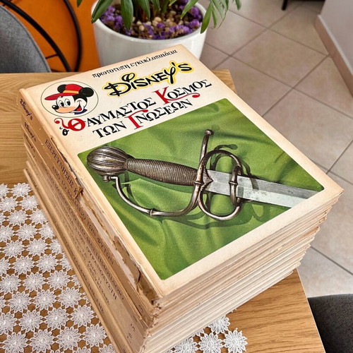 The Wonderful World of Knowledge used 9 volumes Disney, 1975 edition
