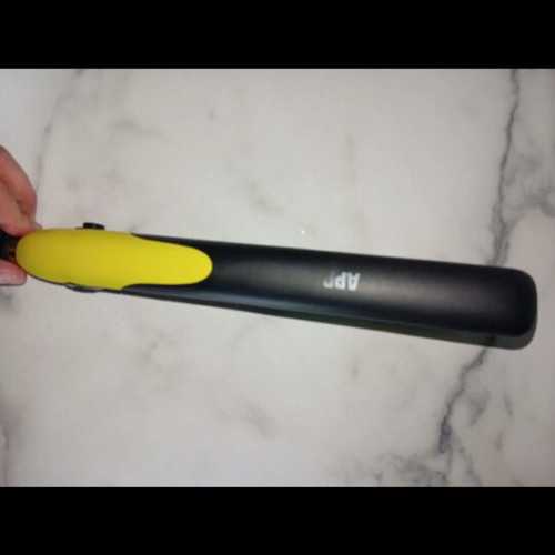 APR Hair Straightener with Ceramic Plates like new