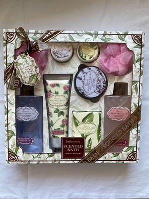 Προϊόντα μπάνιου IDC Institute scented bath καινούργια, πλήρες πακέτο με αρώματα λουλουδιών
