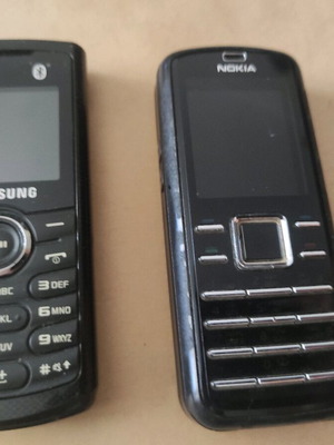 2 mobile phones for spare parts without batteries