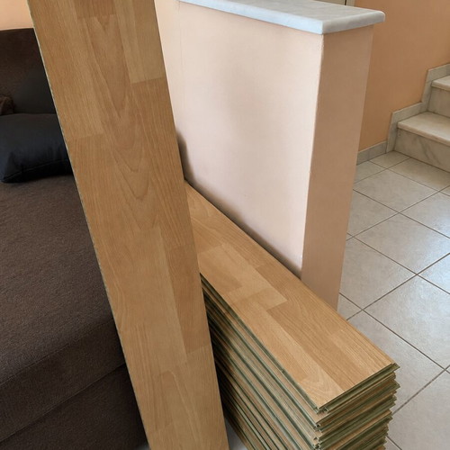 Light Oak Laminate Flooring like new, approx. 25–30 m²