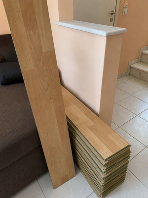 Light Oak Laminate Flooring like new, approx. 25–30 m²