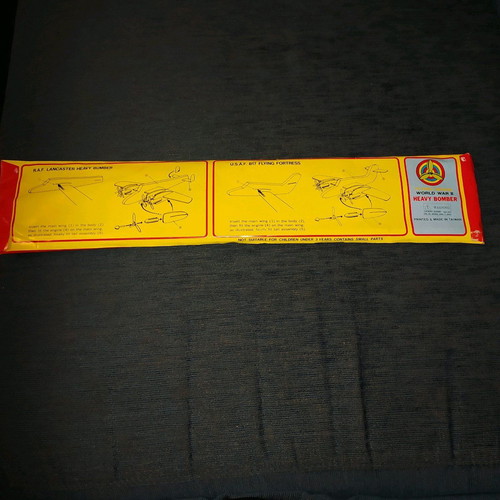 Airplane used, made of foam, 45 cm in packaging
