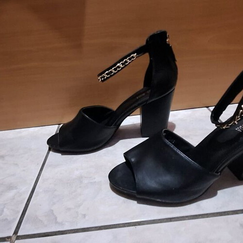 Black sandals with gold details like new, 10 cm heel