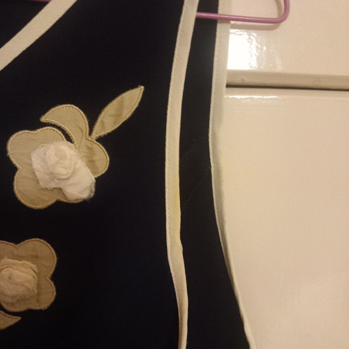 Sleeveless top like new with elegant details, size M