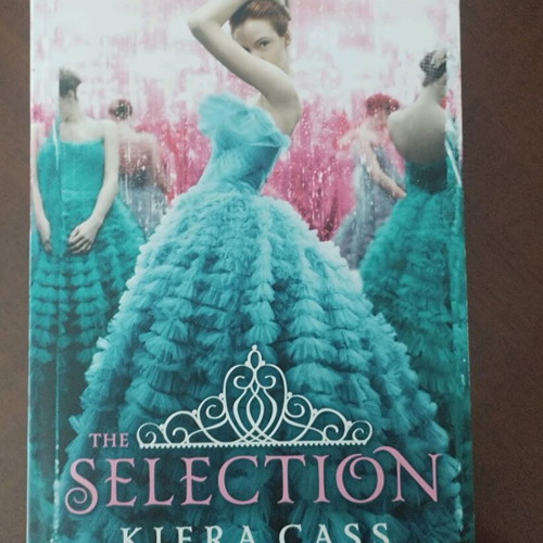 The Selection by Kiera Cass book like new, English