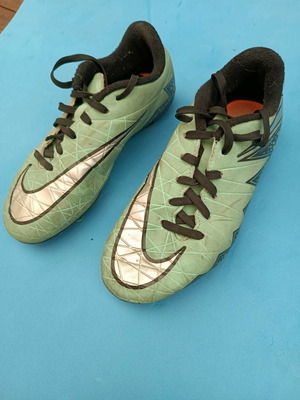Футболни обувки Nike употребявани, номер 35.5, тюркоазени