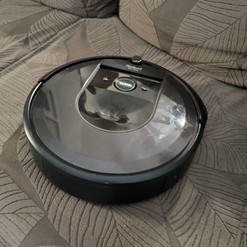 iRobot Roomba i7 robot vacuum like new
