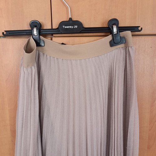 BCBGMAXAZRIA clothing set with pleated maxi skirt and matching top, like new, size small