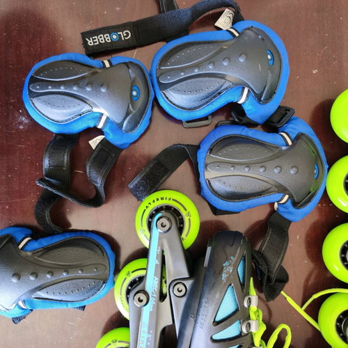 Inline Roller Firefly ABEC 1 64 mm adjustable size 29-32 with Globber protective gear like new