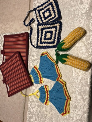 Set of decorative and functional oven cloths, new, 4 pieces
