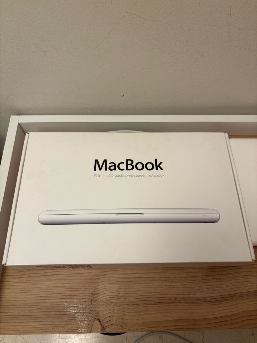 Apple Macbook 13 inch late 2009 used… - € 105,00 - Vendora.cy