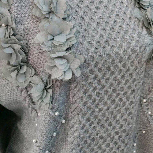 Knitted sweater with organza flowers and pearls, new, one size, gray