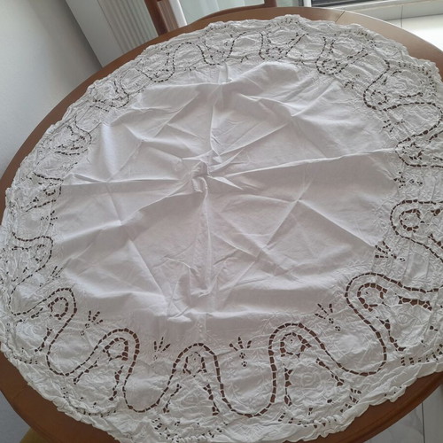 Tablecloth, diameter 1.10 m