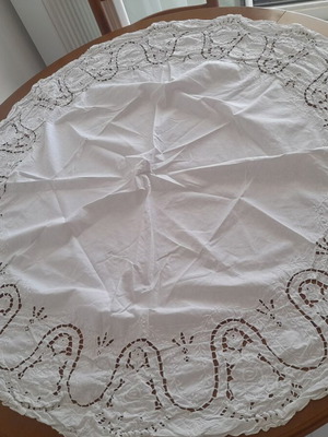 Tablecloth, diameter 1.10 m